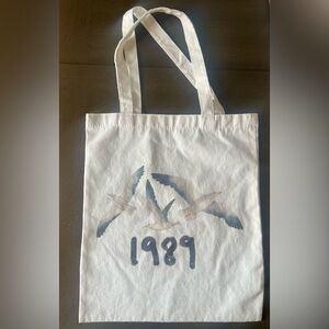 Taylor Swift 1989 Tote.
Taylor’s Version Swiftie Gift